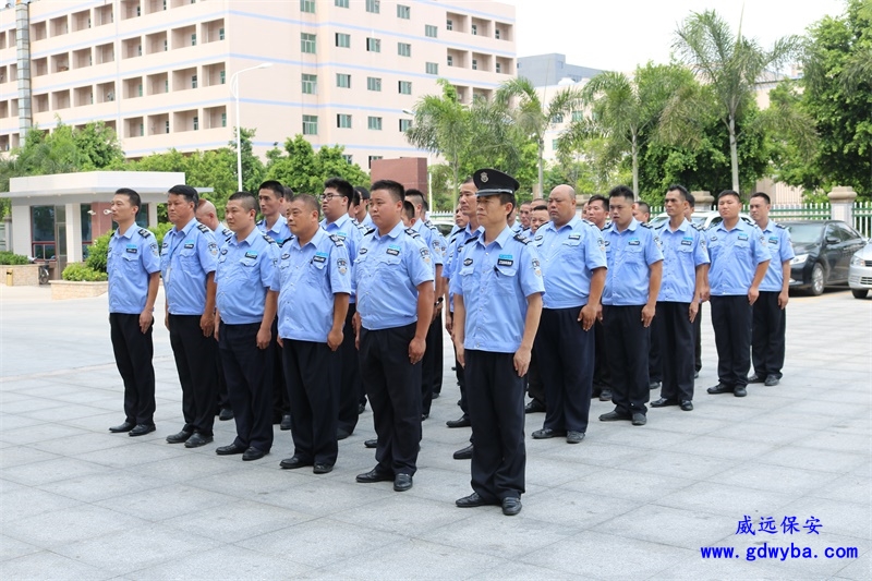 暖心小故事：社區(qū)保安獲業(yè)主捐款表?yè)P(yáng)，獻(xiàn)出愛心的背后