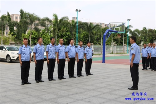 市民遺失8萬(wàn)元項(xiàng)鏈 保安撿到歸還