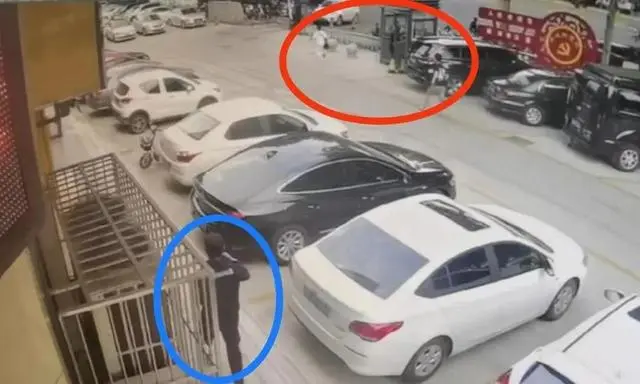 聊城街頭上演驚險(xiǎn)一幕！銀行保安緊追不舍，勇斗劫匪……